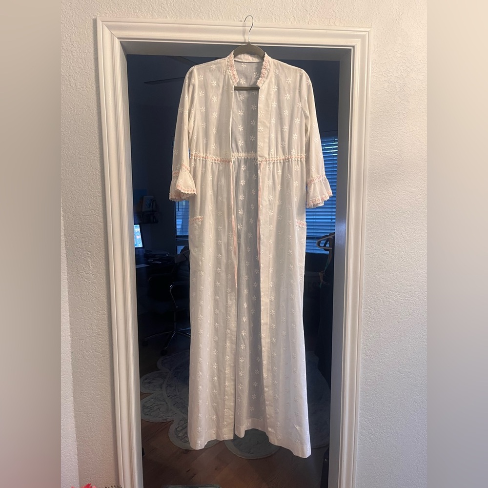 Vintage 1960a White Floral Embroidered Long Robe with Pink Ribbon Detail